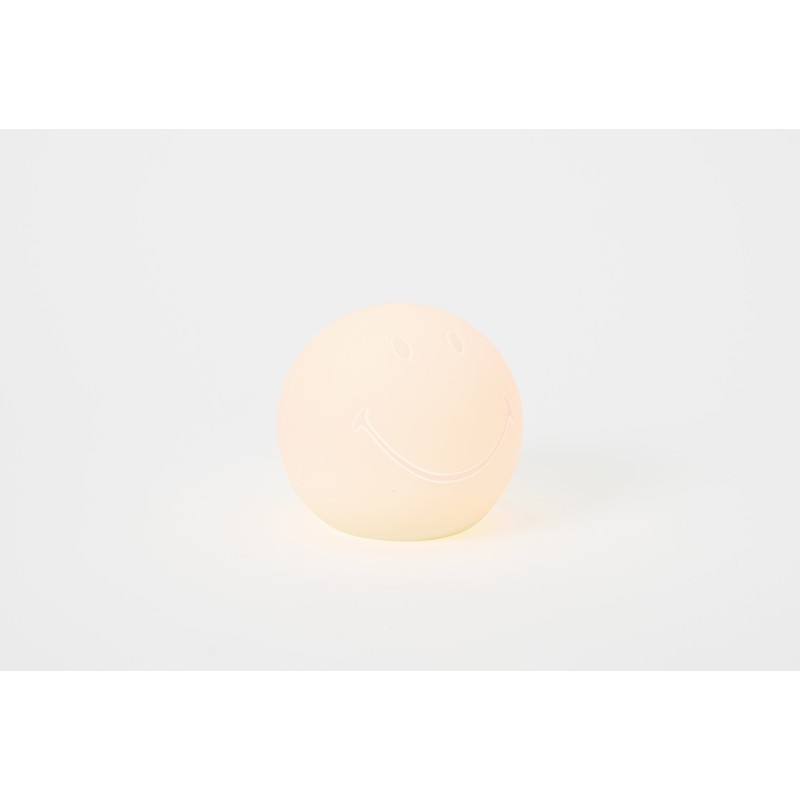 MRMARIA_SMILEY_ALL_WHITE_BUNDLE_OF_LIGHT_LIGHTANDSHADE_2