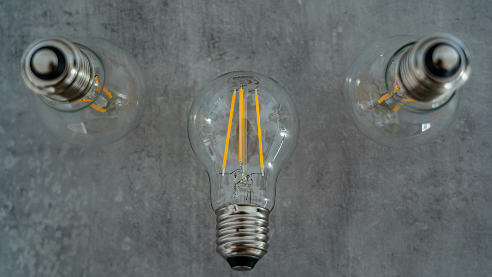 La différence entre les sources lumineuses fixes et remplaçables : Que devez-vous savoir ?